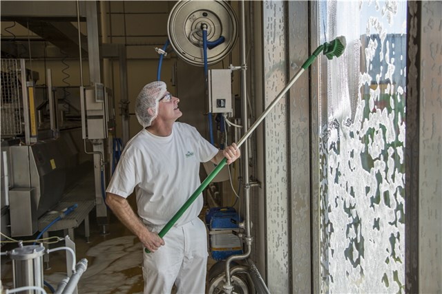 29372_70672_-640x640