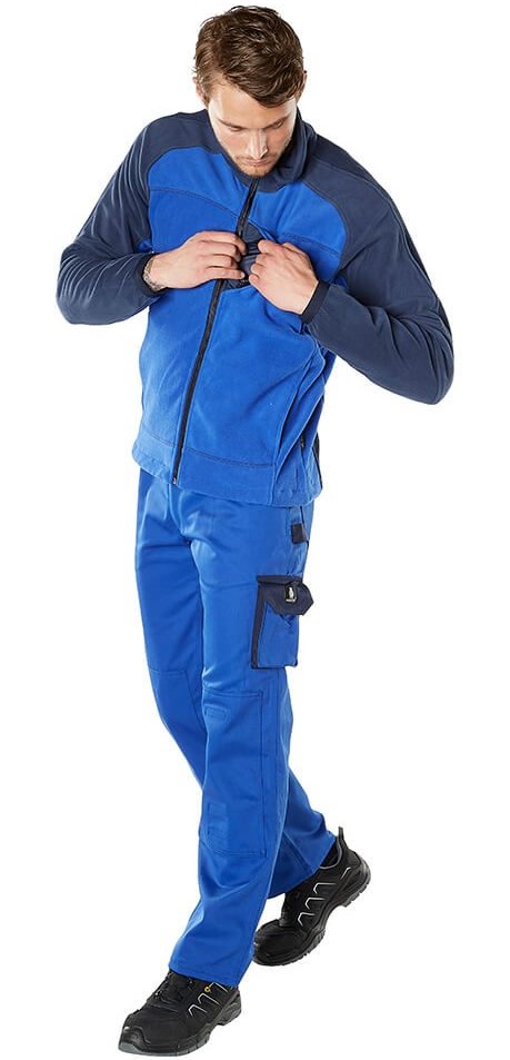 815520C421F54D97ACEA24B477A9A418-de