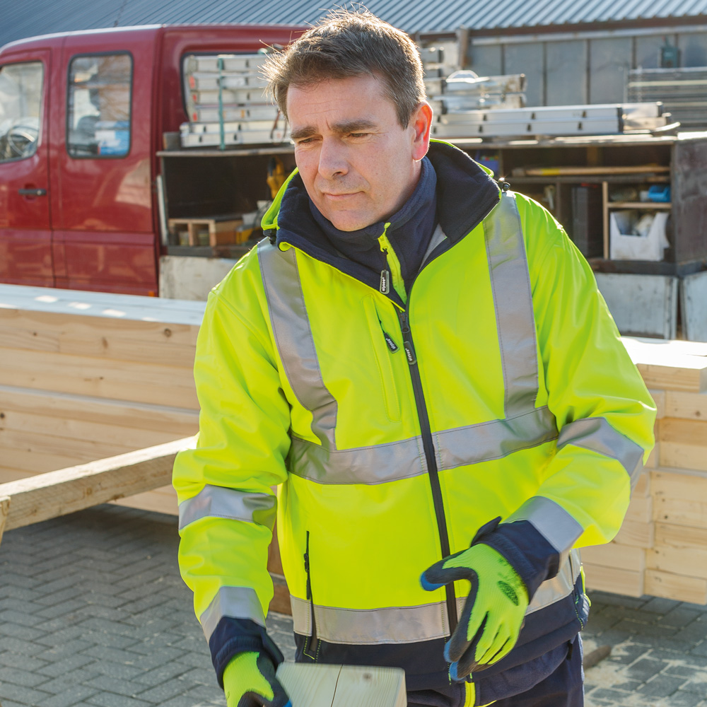 22732_bild_03_szene_elysee_warnschutz_softshell